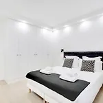 Trocadero/ Eiffel Tower - 3 Bedrooms- All New!
