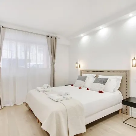 Trocadero/ Eiffel Tower - 3 Bedrooms- New! Paris