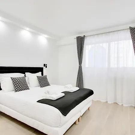 Apartment Trocadero/ Eiffel Tower - 3 Bedrooms- New! *